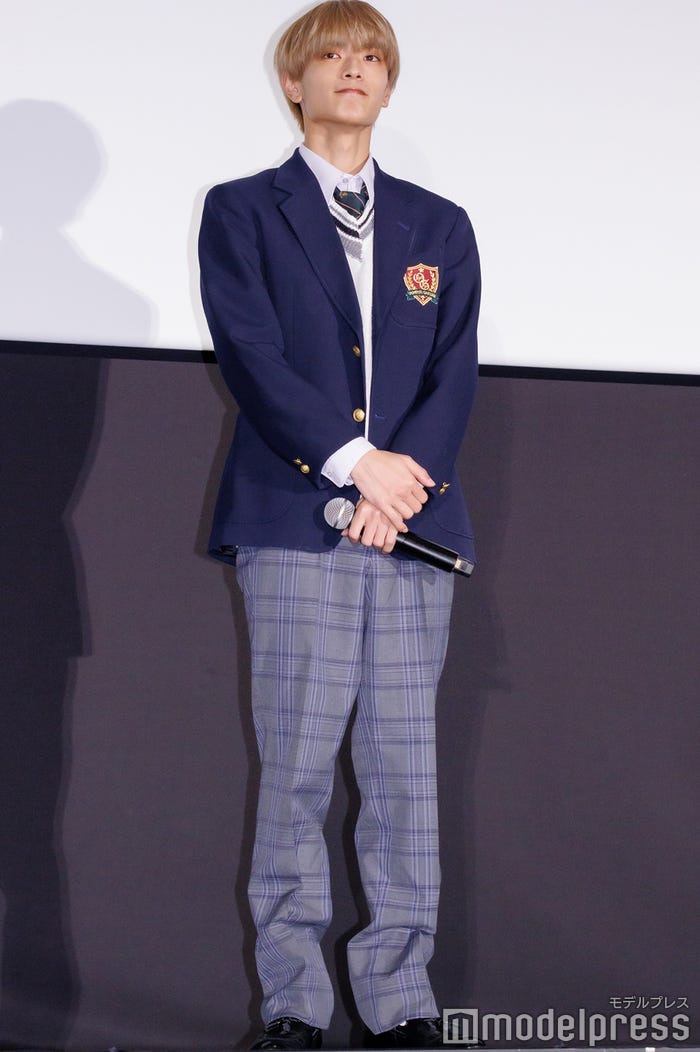 畑芽育に「甘噛みしましたよね」とツッコまれた高橋恭平(C)モデルプレス