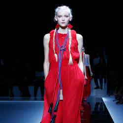 佐々木希が着用した「Emporio Armani」17年春夏ドレス（画像提供：GIORGIO ARMANI JAPAN）