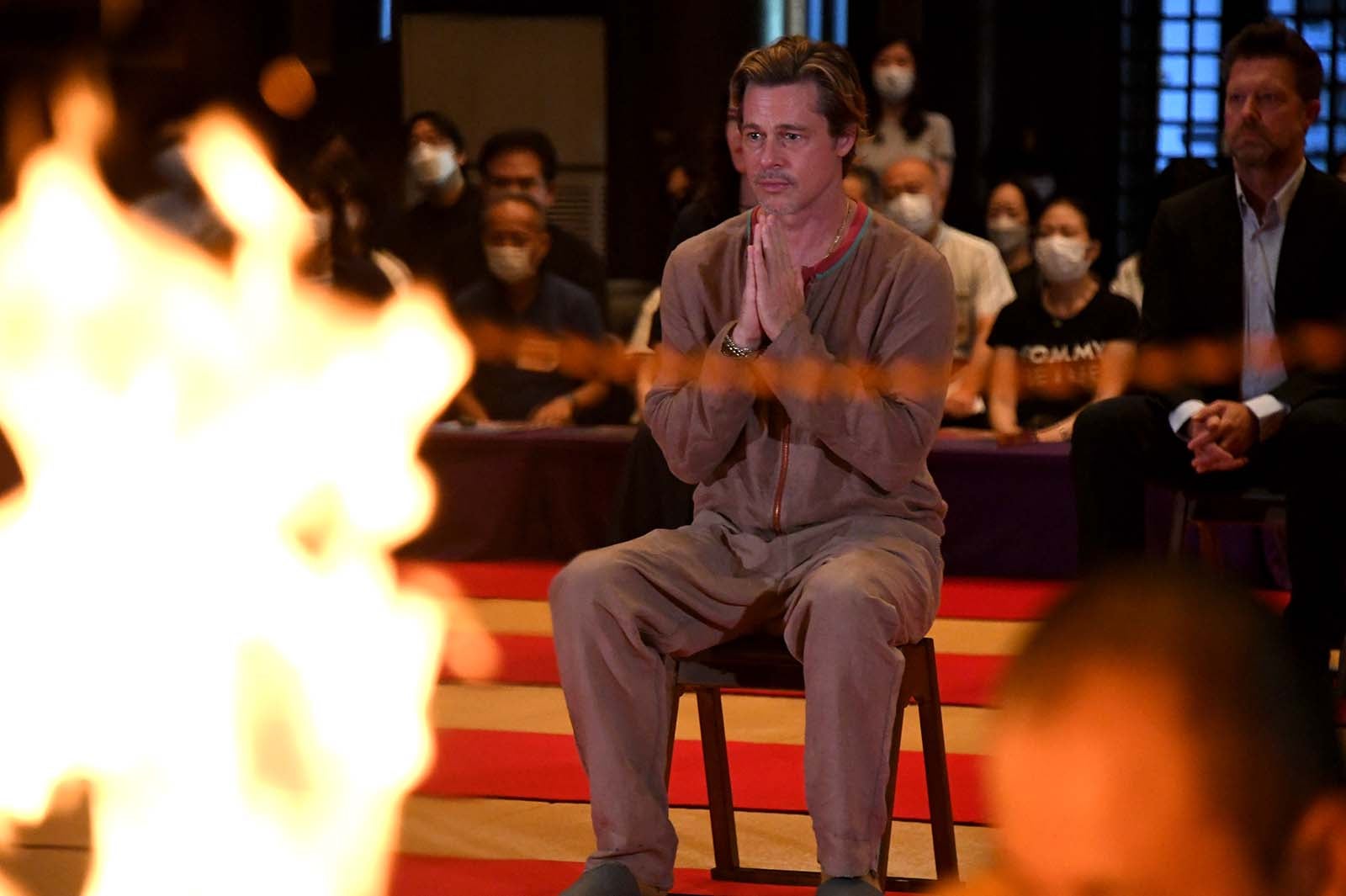 厄除け中のブラッド・ピット（提供写真）