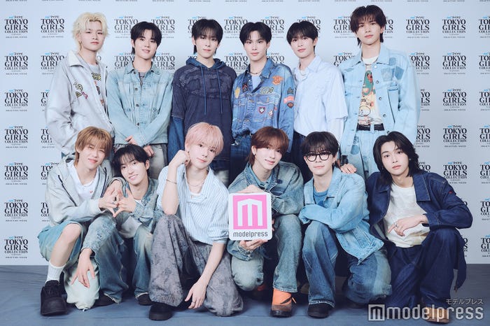 KO1KEYZ(後列)RYUJI、ISSA、SHINHAENG、YURA、RYOGA、YUKI(前列)TOWA、SIYOUNG、YOSHIKI、DAIKI、KOSUKE、KEITO(C)モデルプレス
