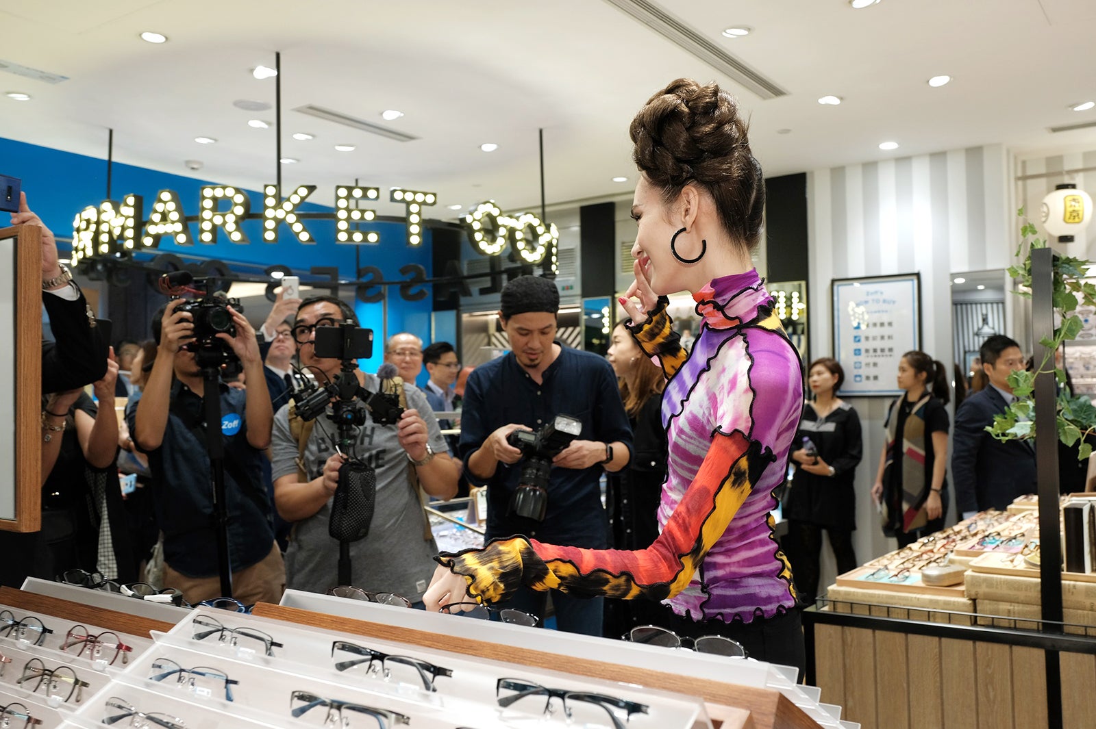 フォトセッションに応じる水原希子 （提供画像）