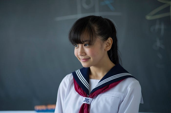 主人公が思いを寄せる女子高生・愛子を演じる清水富美加/(C)2013 「HENTAI KAMEN」製作委員会