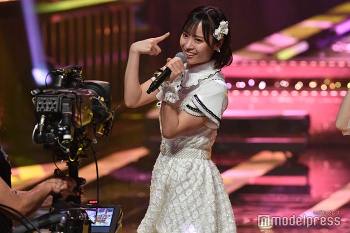 カメラに可愛らしい表情を見せる石栗奏美 (C)モデルプレス