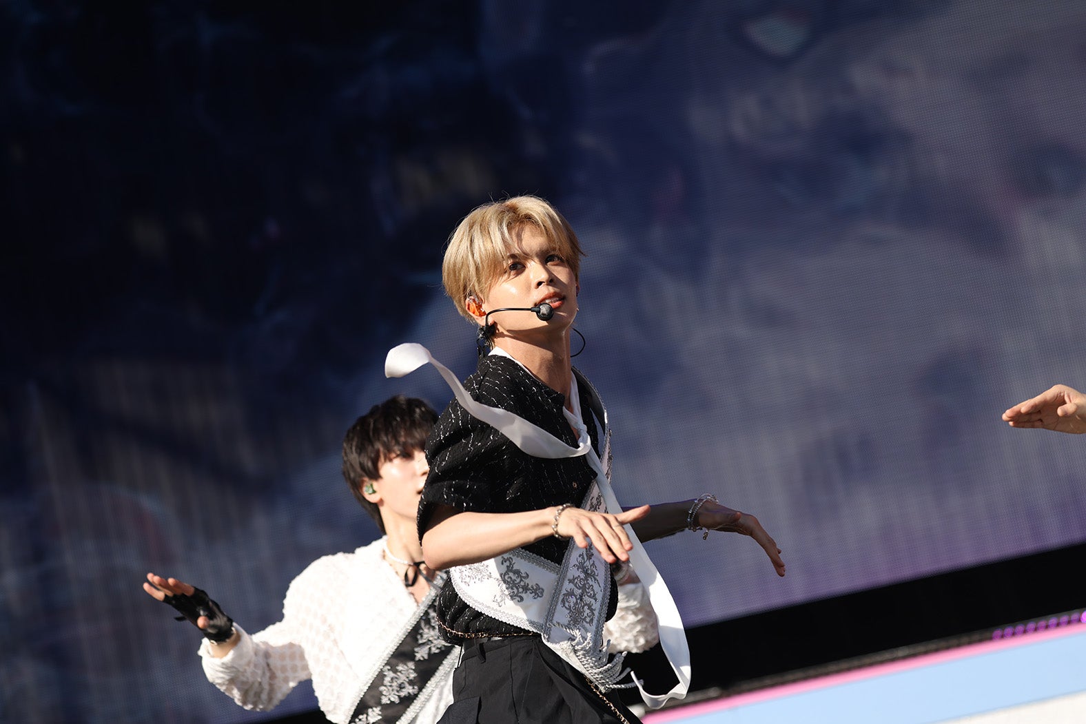 「大阪・関西万博開催記念 Survive FES」（C）吉本興業