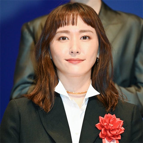 新垣結衣、阿部寛…SNSをやらない俳優が支持される "発信しない時代"のスター戦略
