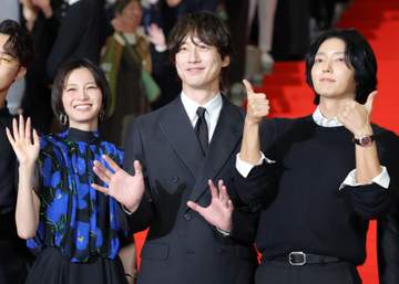 坂口健太郎、主演の国際ドラマは「野心的」 イベントで翻訳飛び交い、満島真之介は驚き「7言語ぐらい入り乱れてる」