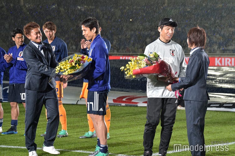 画像12 16 サッカー日本代表壮行セレモニー 桜井和寿らウカスカジー雨の中ライブ 主将 長谷部誠 ロシアw杯へ意気込む 強い気持ちを持って モデルプレス