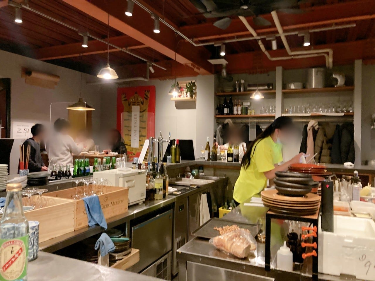 二甲料理店の内観