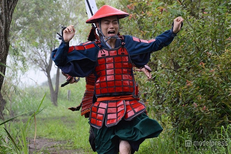 菅田将暉「浦島太郎みたい」な姿で絶叫　副音声企画もスタート