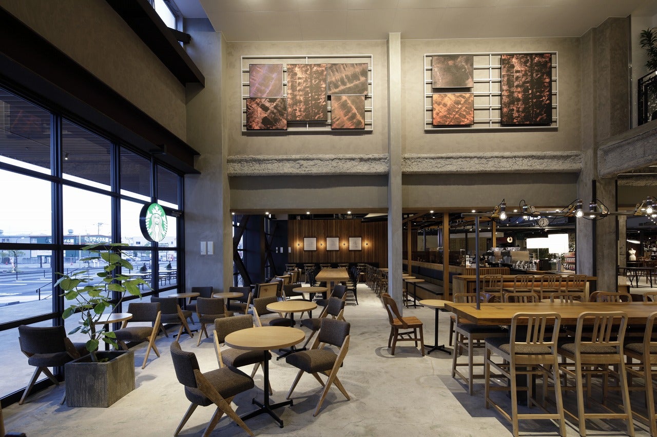 「新しい自分、なりたい自分」を探せるBOOK＆CAFE／画像提供：TSUTAYA