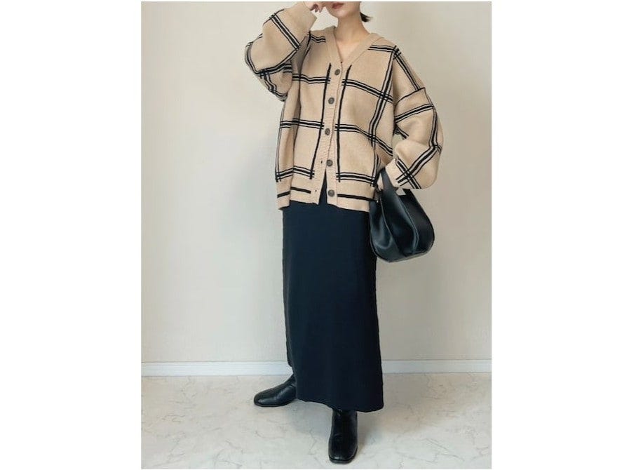 大きめの柄入りゆったりカーディガンは一枚でおしゃれ！　出典：WEAR