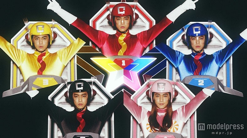 佐藤健、衝撃の女装ビジュアル披露　戦隊ヒーロー・馬・惑星など17変化も