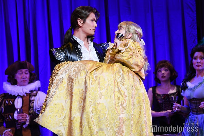 加藤和樹、矢吹奈子(C)モデルプレス