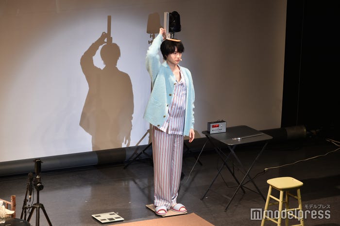 身長を測る桜田通(C)モデルプレス