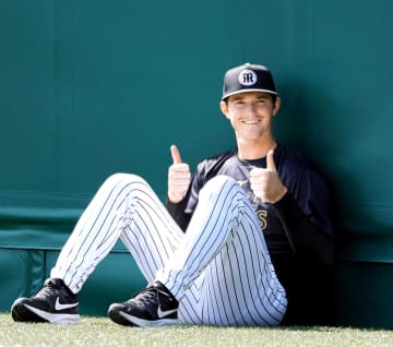 阪神新助っ人ルーカス いざ甲子園見参 10日の西武戦で本拠地初登板 愛妻来日で元気100倍