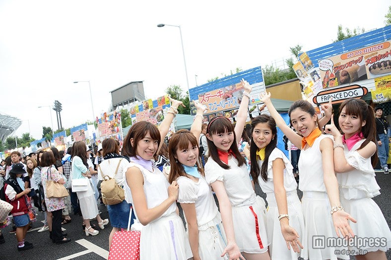 「a-nation stadium fes. 」フードブースを訪れたRe:ガールズ