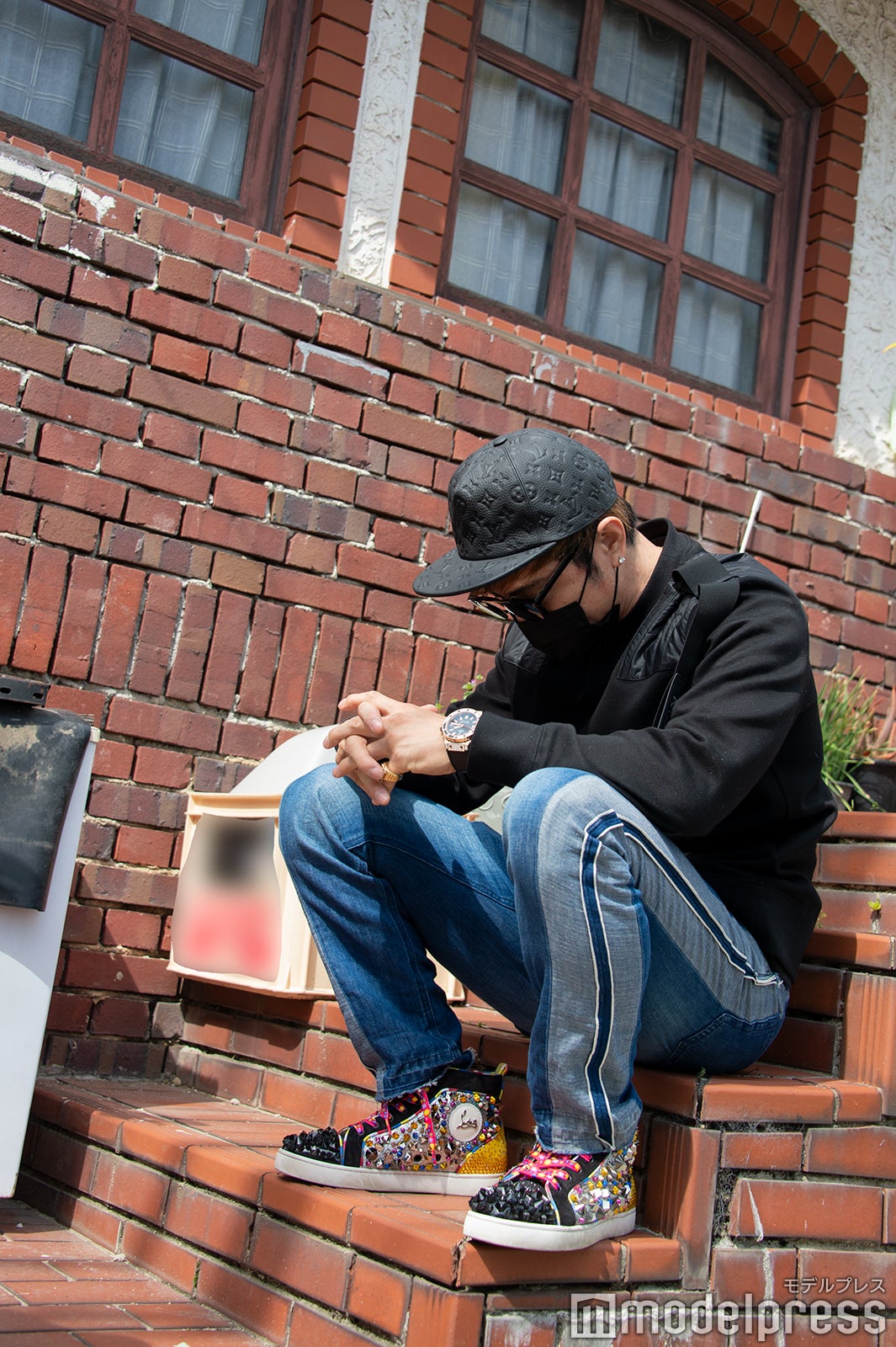 幼少期は階段に座りながら泣いていたことも （C）モデルプレス