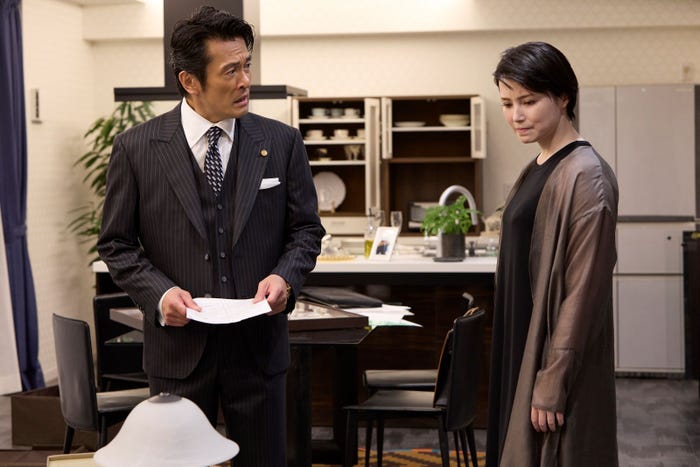 内野聖陽、美村里江(C)2026「負けへんで」製作委員会