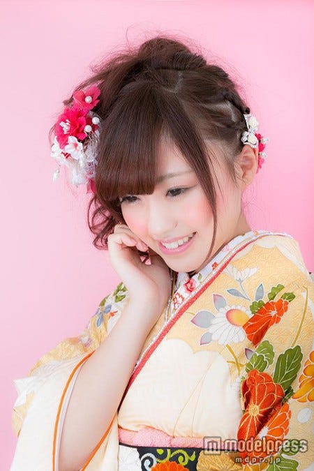 「美しい振袖姿の若い女性」写真素材ぱくたそ/モデル 河村友歌