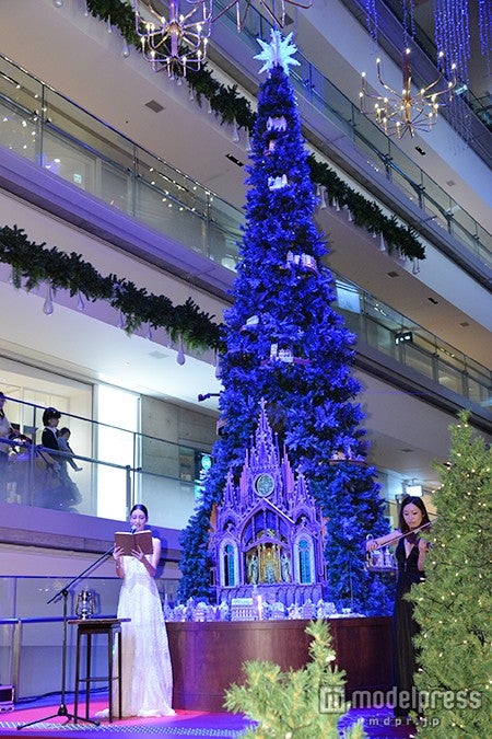 幻想的なムードの中、朗読