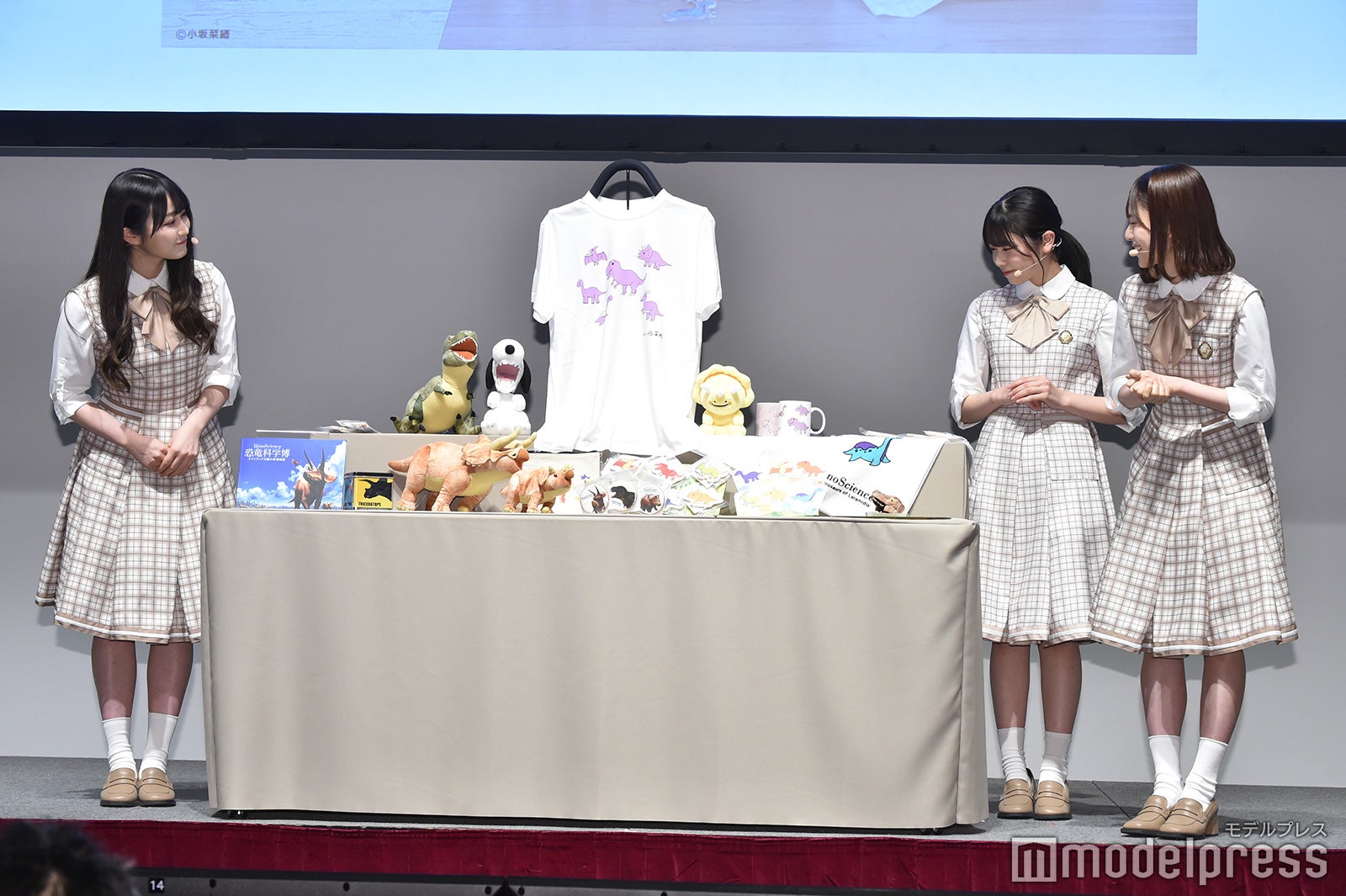 日向坂46（左から）潮紗理菜、丹生明里、松田好花（C）モデルプレス