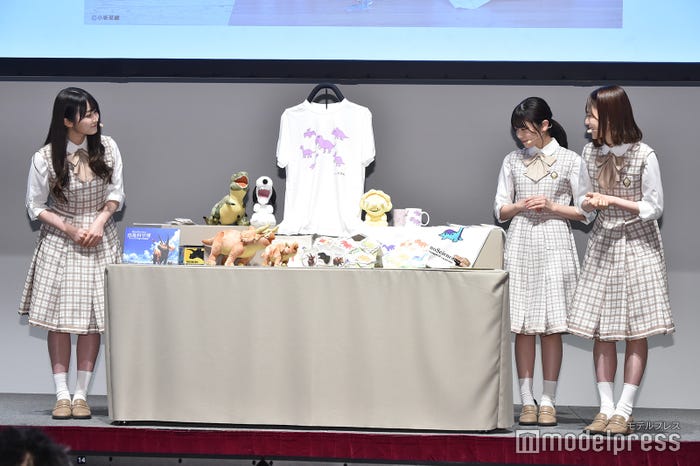 日向坂46(左から)潮紗理菜、丹生明里、松田好花(C)モデルプレス