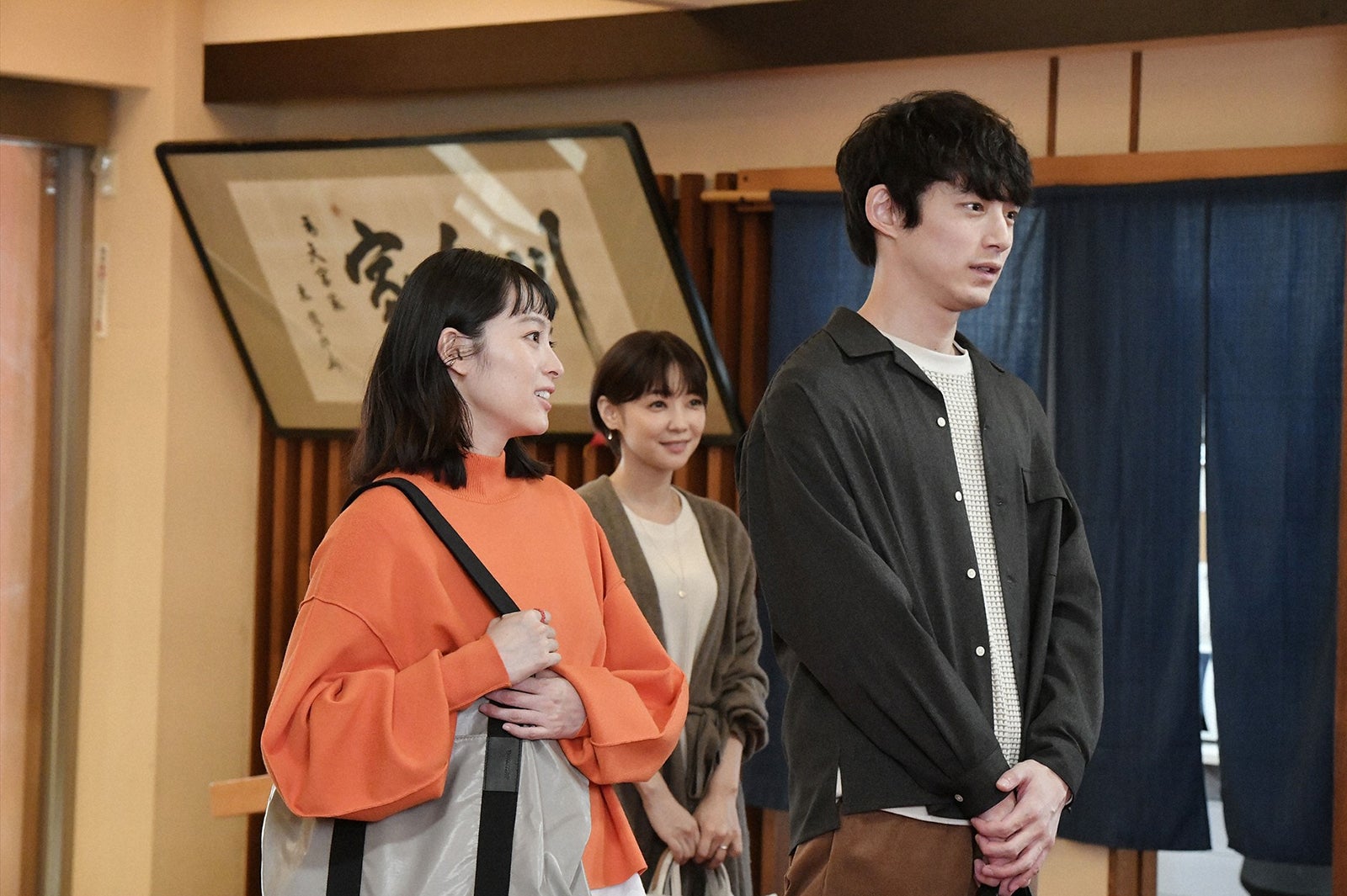 清野菜名、倉科カナ、坂口健太郎／「婚姻届に判を捺しただけですが」第4話より（C）TBS