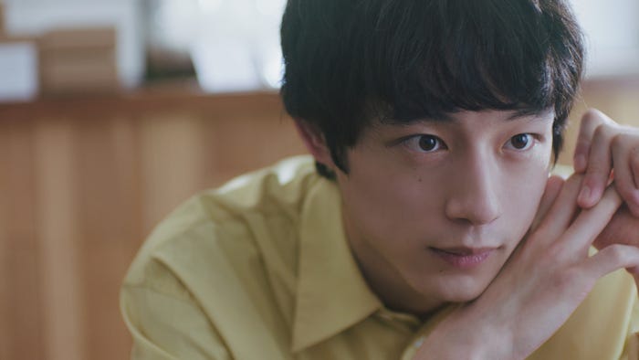 坂口健太郎/「じぶんにやさしく」篇より(提供写真)