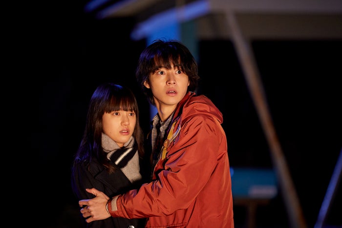 山崎賢人 2つの時代を表す表情のポスター解禁 予告映像 主題歌も発表 夏への扉 モデルプレス 山崎賢人 2つの時代を表す表情のポスター解禁 予告映像 主題歌も発表 夏への扉 モデルプレス