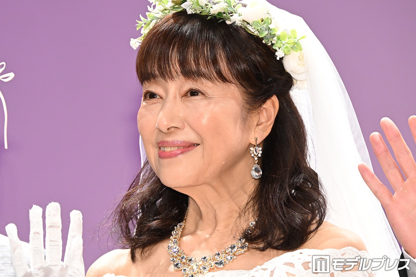 かたせ梨乃、ウエディングドレス姿披露 自認16歳の美少女役に笑顔「恋するって楽しいです」【夫婦と16歳～狂気の隣人～】