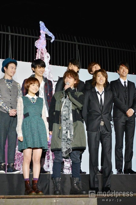 「カノ嘘ツリー 点灯式」（前列左から）大原櫻子、佐藤健、三浦翔平（後列左から）森永悠希、吉沢亮、窪田正孝、水田航生、浅香航大