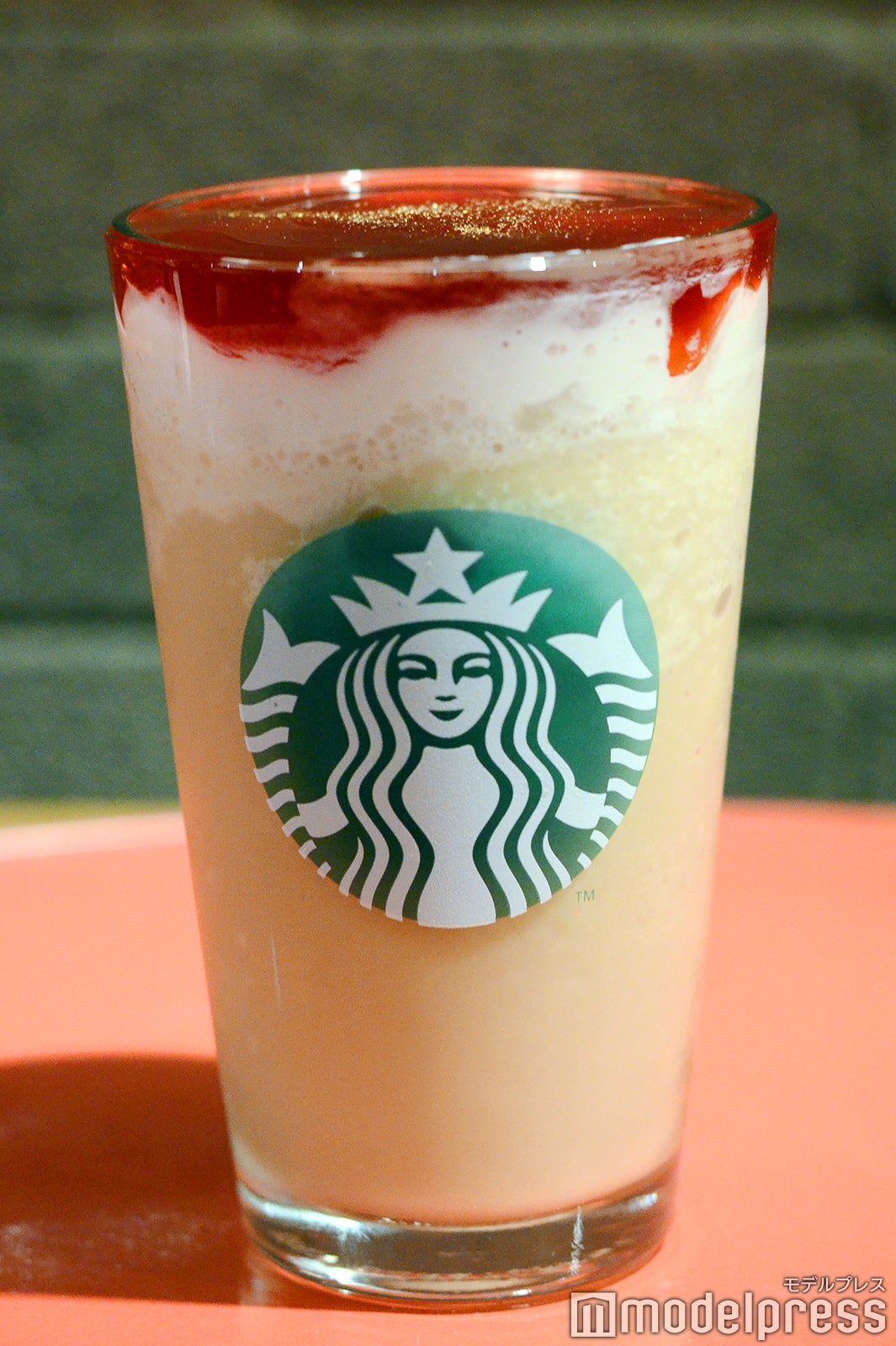 ルージュ ホワイト オペラ フラペチーノ（C）モデルプレス