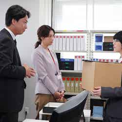 （左から）椎名桔平、相武紗季、高畑充希／「同期のサクラ」第4話より（C）日本テレビ
