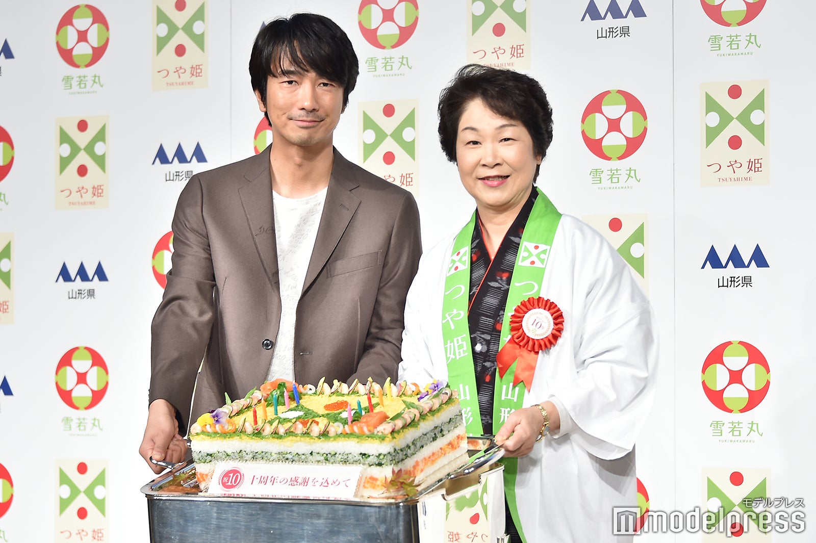 眞島秀和、吉村美栄子県知事（C）モデルプレス