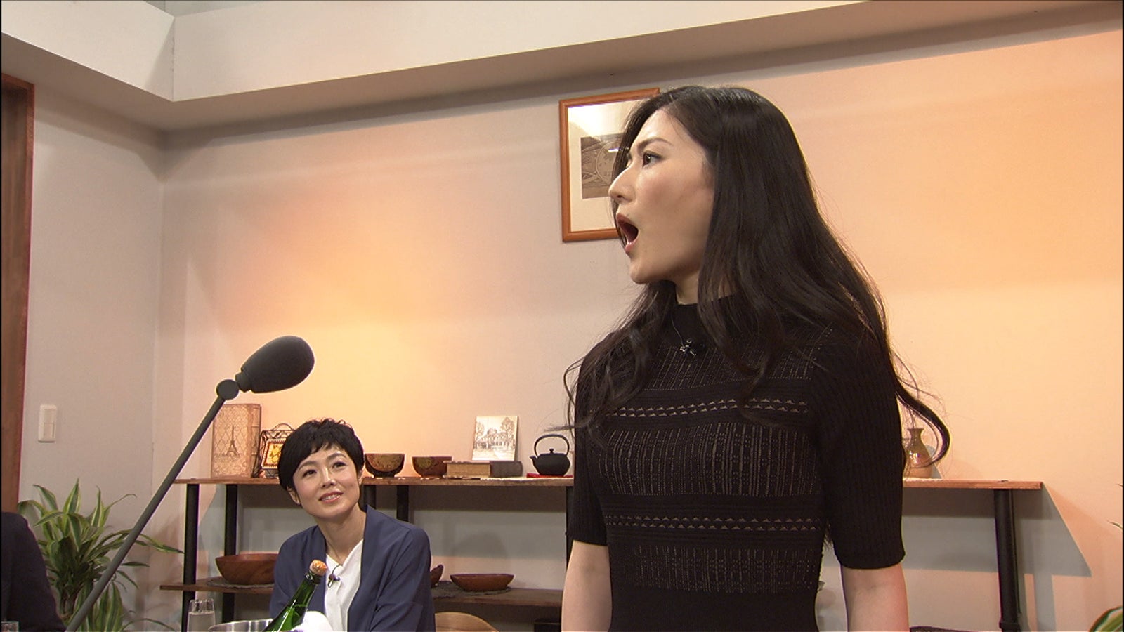 有働由美子、田中彩子 （C）日本テレビ