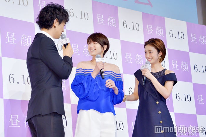上戸彩 吉瀬美智子 斎藤工は 爽やか変態 サプライズ登場で 昼顔 3人が久々再会 モデルプレス 上戸彩 吉瀬美智子 斎藤工は 爽やか変態 サプライズ登場で 昼顔 3人が久々再会 モデルプレス
