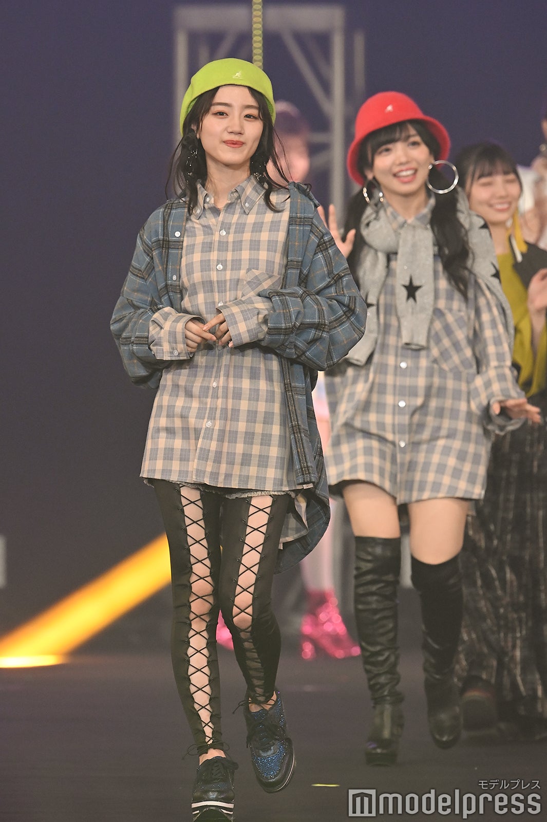 佐々木美玲、齊藤京子（C）モデルプレス