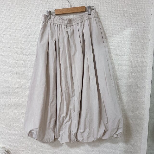 GU　バブルヘムミディスカートQ　GRAY　後ろ側