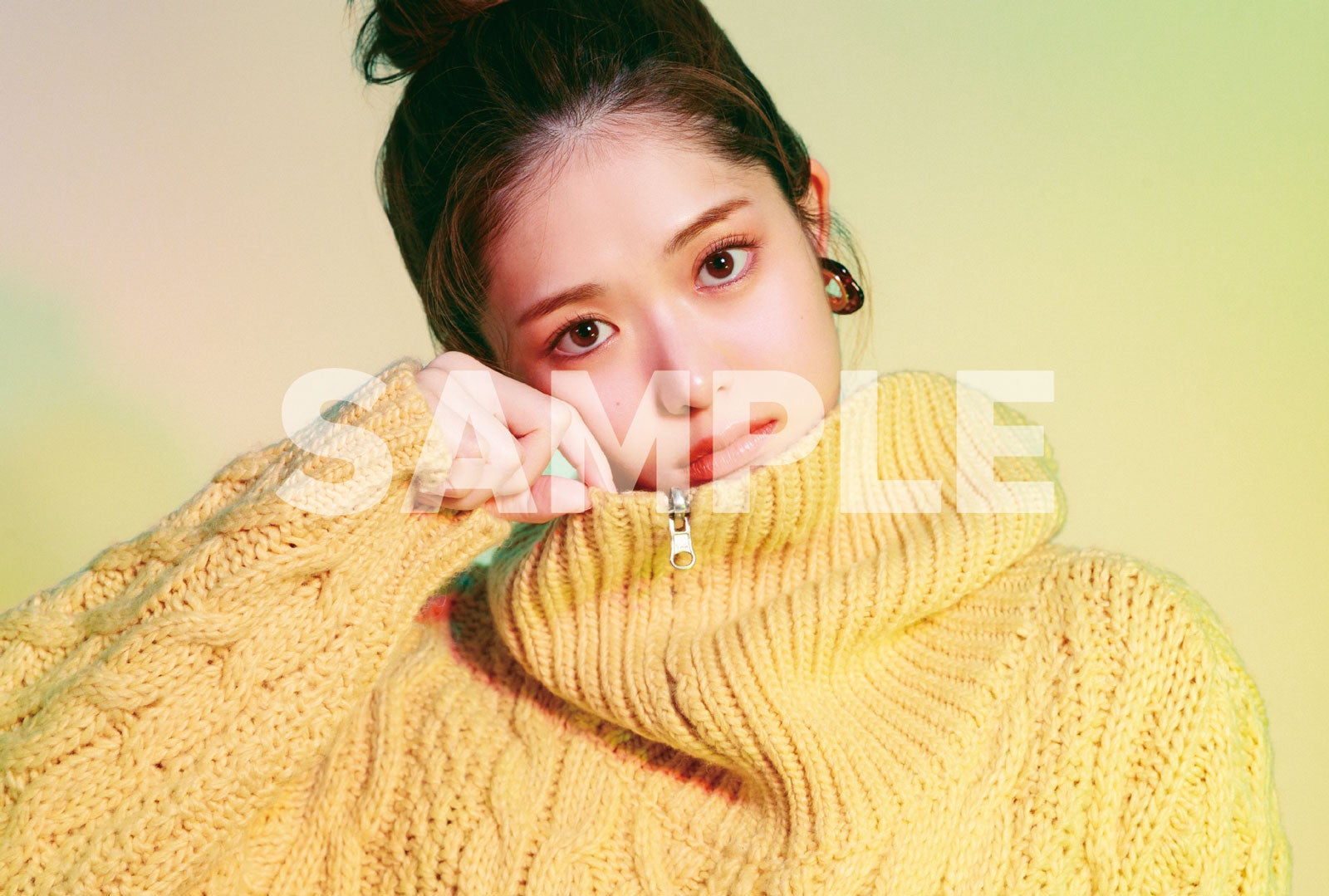 「松村沙友理 カレンダー2022 卓上」グリーティングカード（提供写真）