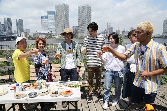 バーベキューを楽しむ一同（写真提供：関西テレビ）