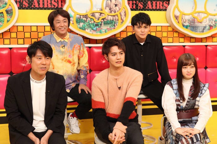 (後列左から)堀内健、眞栄田郷敦(前列左から)原田泰造、片寄涼太、橋本環奈(C)フジテレビ