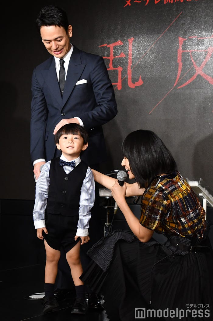 妻夫木聡、小岸洸琉、井上真央 (C)モデルプレス