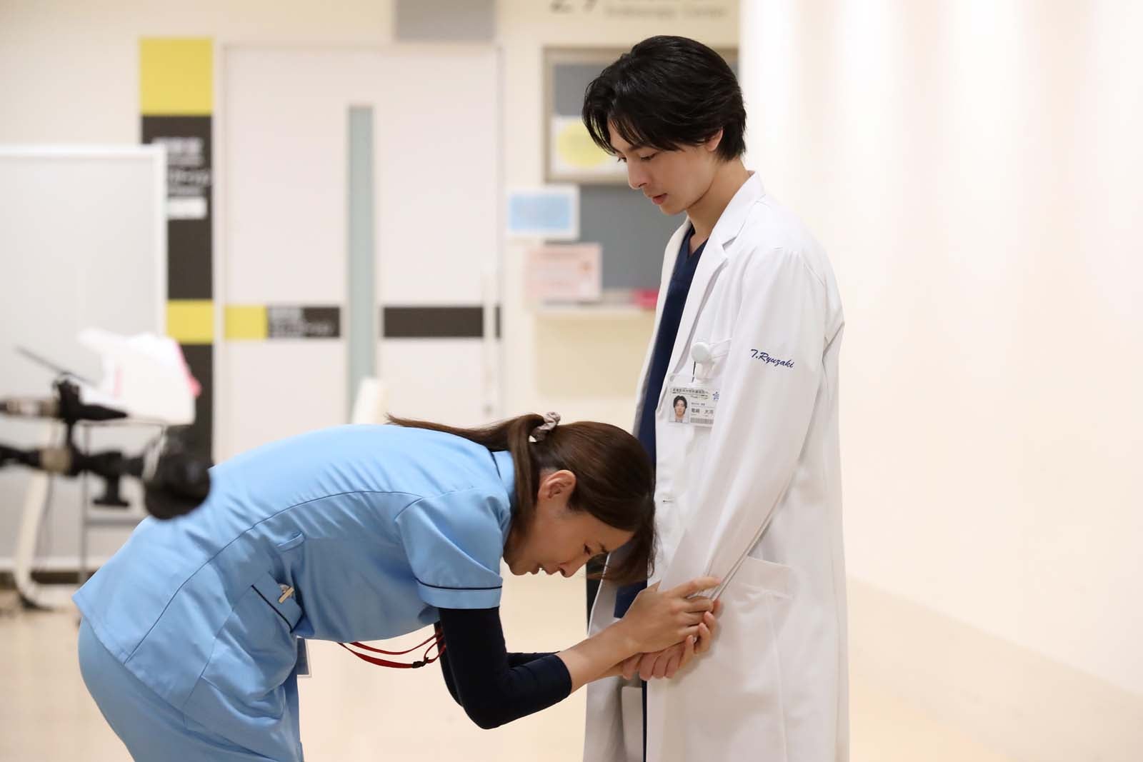 水野美紀、高杉真宙「となりのナースエイド」第6話より（C）日本テレビ