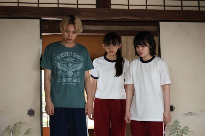 綱啓永、豊嶋花、近藤華「ばらかもん」第2話より(C)フジテレビ