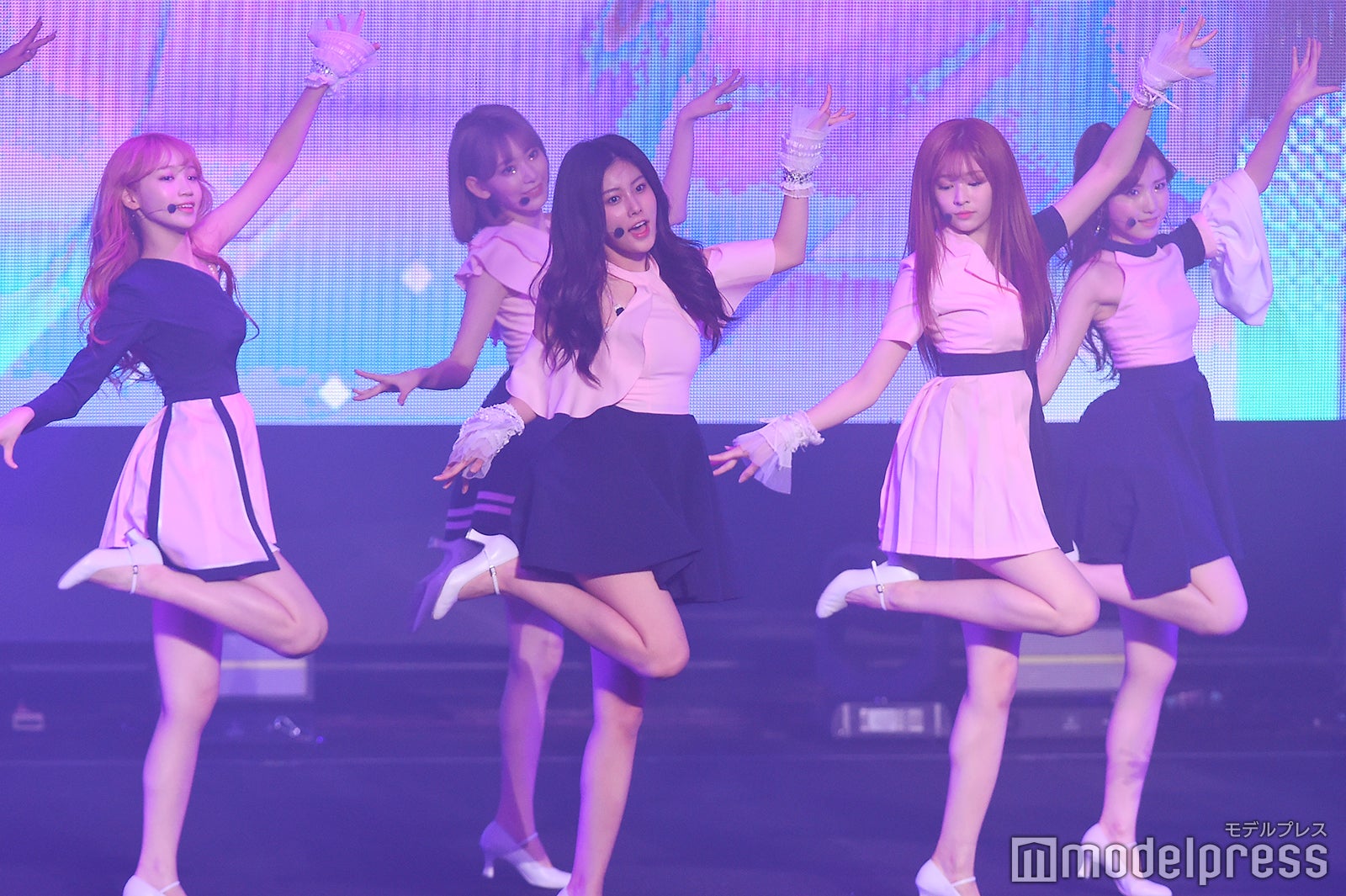 IZ*ONE （C）モデルプレス