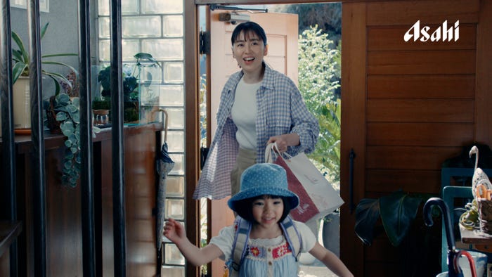 長澤まさみ、原春奈/新TVCM「三世代」編より(提供写真)