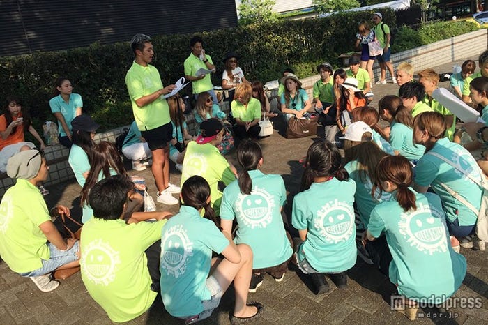 ゴミ拾いの模様