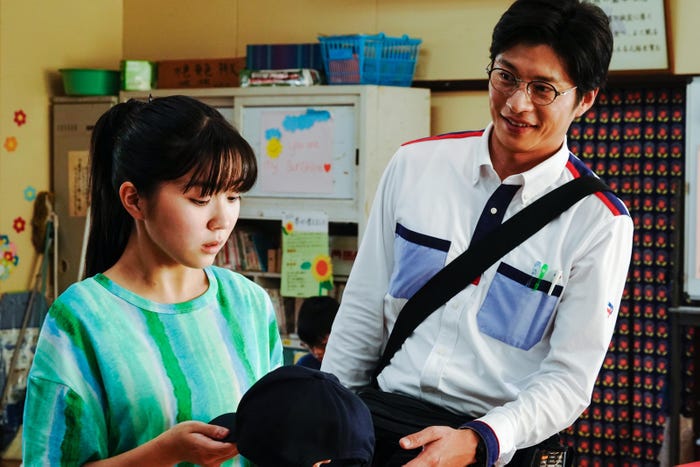 平澤宏々路、田中圭「ブラックポストマン」第6話より(C)テレビ東京