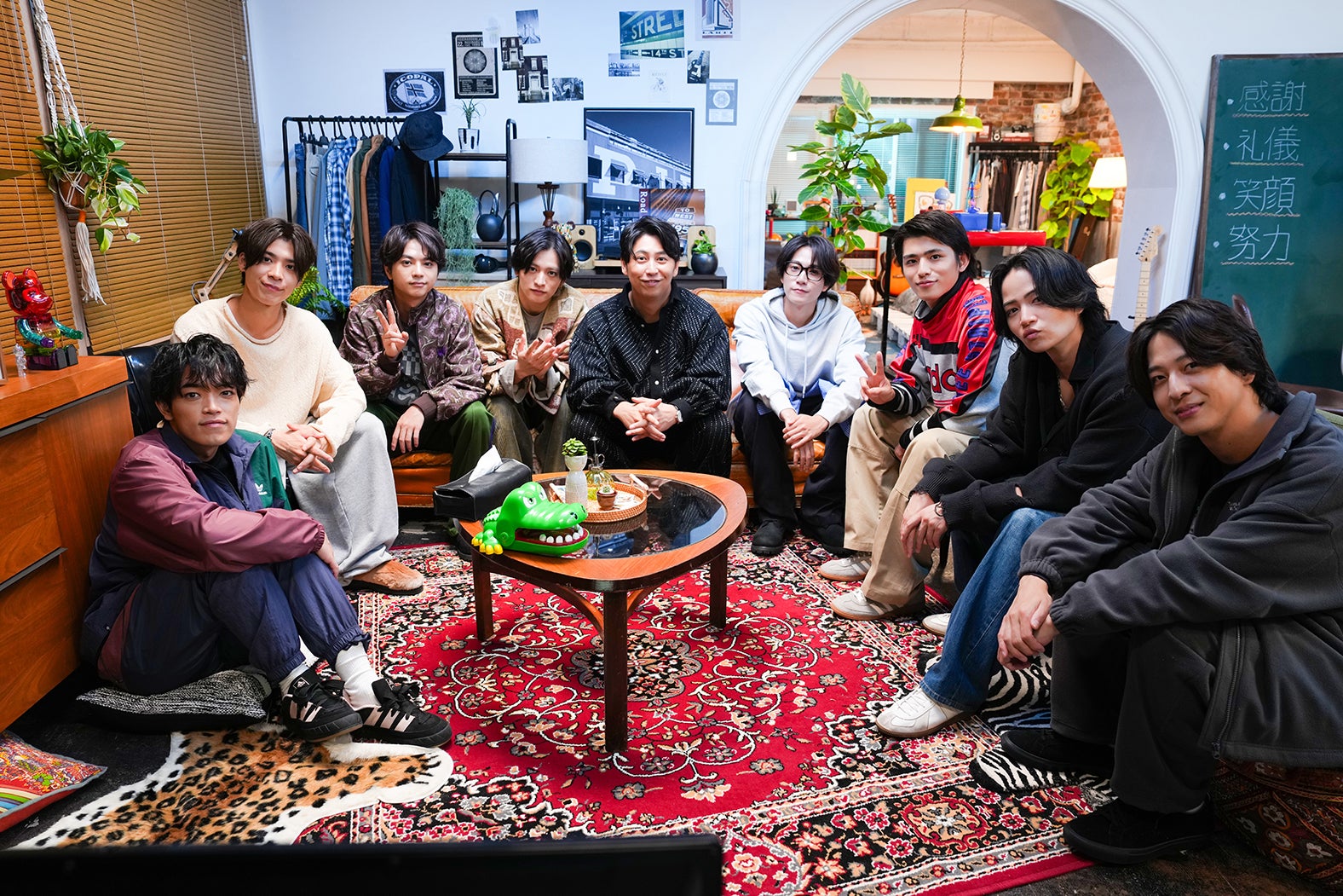 timeleszファミリア新企画「タイムレスハウス」スタート “豚まん”賭け即席ゲームで対決