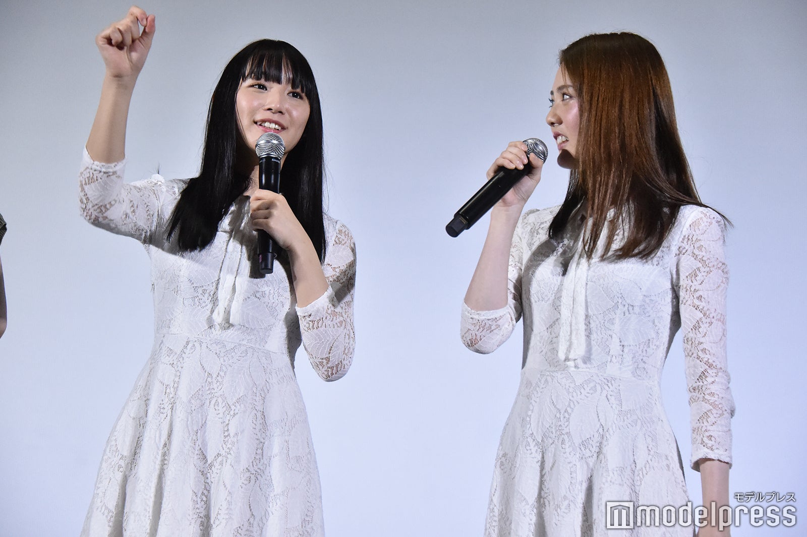 浅川梨奈、北香那 （C）モデルプレス